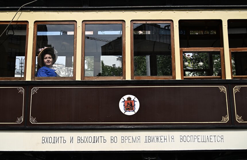 Более 60 экспонатов представили на выставке ретротранспорта в Москве 13 фото