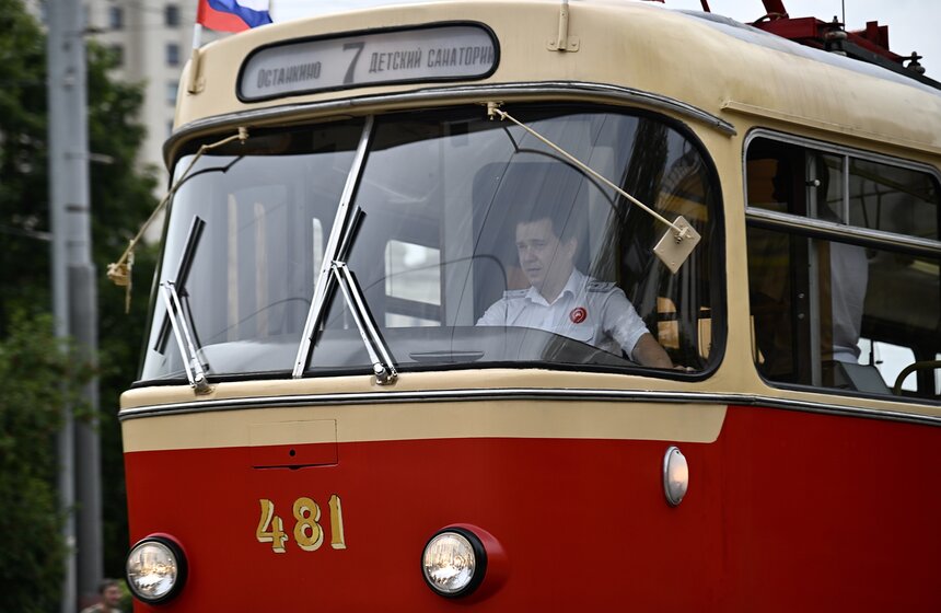 Более 60 экспонатов представили на выставке ретротранспорта в Москве 22 фото