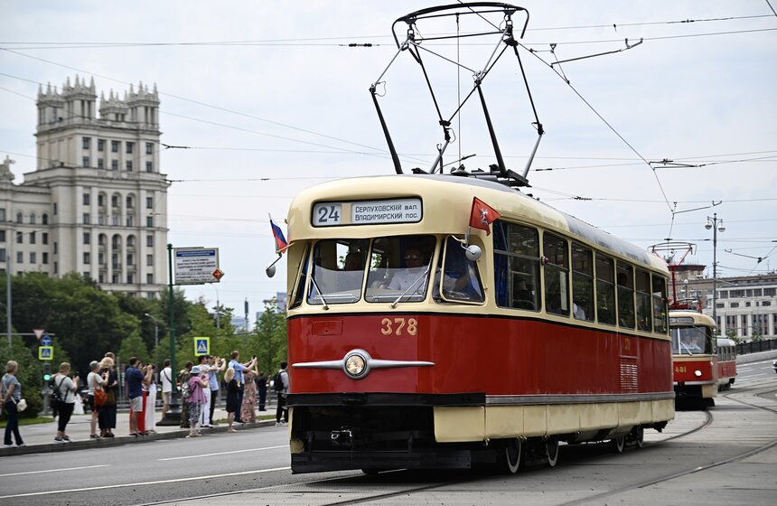 Более 60 экспонатов представили на выставке ретротранспорта в Москве 21 фото