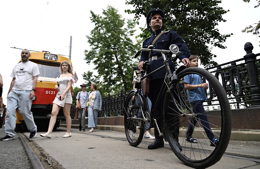 Более 60 экспонатов представили на выставке ретротранспорта в Москве 33 фото