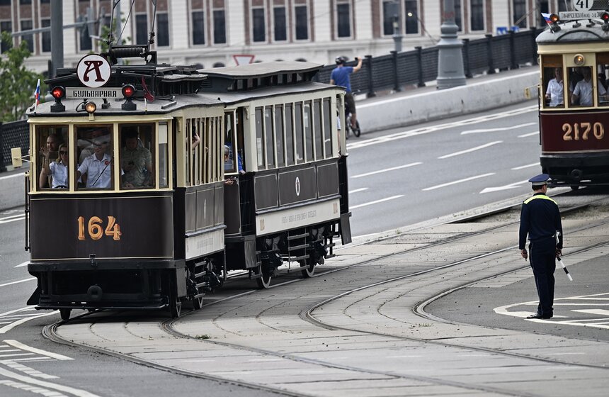 Более 60 экспонатов представили на выставке ретротранспорта в Москве 23 фото