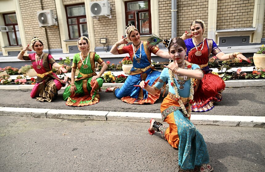 Летний благотворительный базар при посольстве Индии прошел в Москве 5 фото