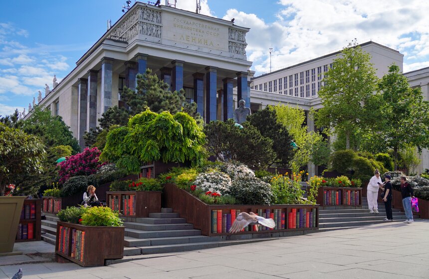 Новые площадки фестиваля "Сады и цветы" украсили в Москве 22 фото