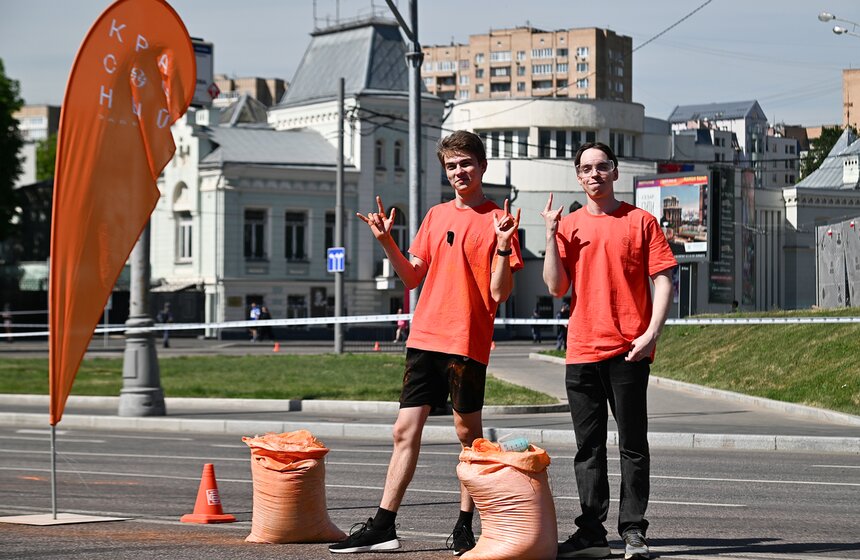 Около 10 тыс человек вышли на "Красочный забег" в Москве 11 фото