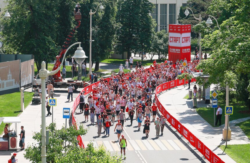 Фестиваль ходьбы "10 000 шагов" прошел на ВДНХ в Москве 12 фото