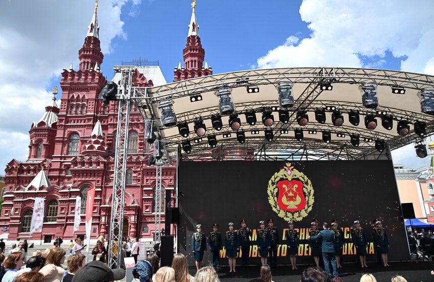 Книжный фестиваль "Красная площадь" прошел в Москве 31 фото