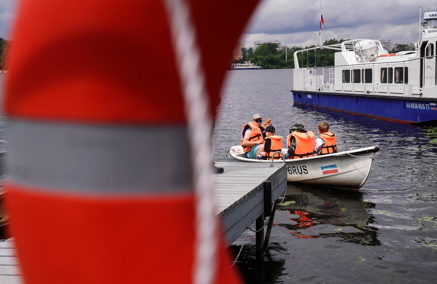 Сотрудники МЧС в Москве провели квесты для детей по правилам безопасности 30 фото