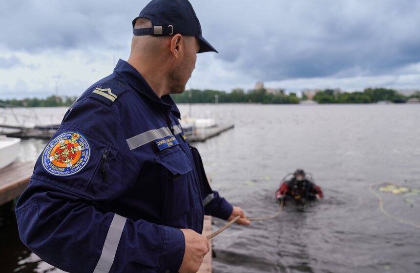 Сотрудники МЧС в Москве провели квесты для детей по правилам безопасности 22 фото