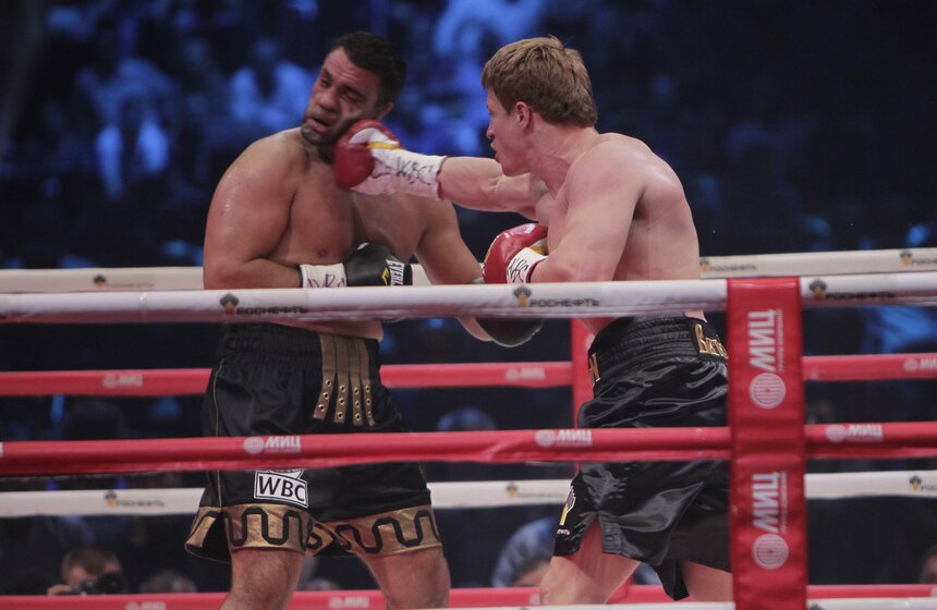 Александр Поветкин одержал победу над немцем Мануэлем Чарром 7 фото