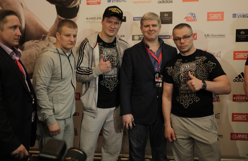 Александр Поветкин одержал победу над немцем Мануэлем Чарром 22 фото