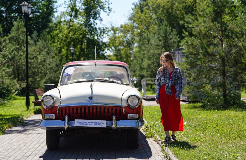 Более 250 экспонатов представили на фестивале "Автовыходные х Остров мечты" 4 фото