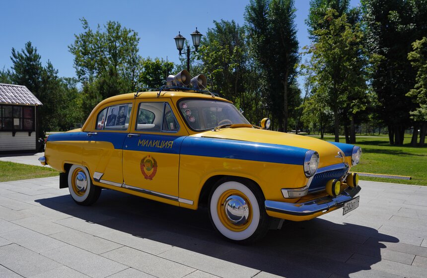 Более 250 экспонатов представили на фестивале "Автовыходные х Остров мечты" 21 фото