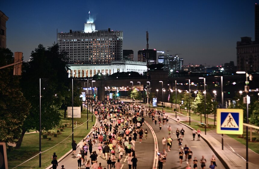 В Москве состоялся Ночной забег 25 фото