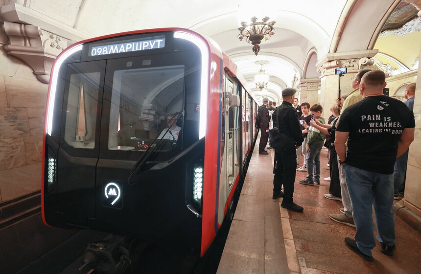 Московское метро отметило 91-й день рождения парадом поездов и выставкой вагонов 23 фото