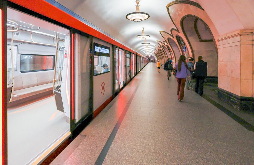 Московское метро отметило 91-й день рождения парадом поездов и выставкой вагонов 26 фото