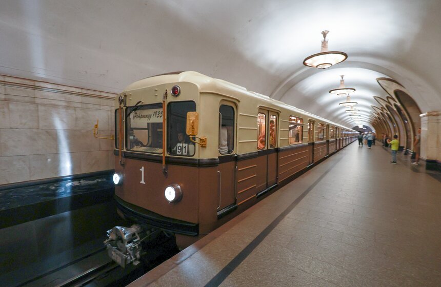 Московское метро отметило 91-й день рождения парадом поездов и выставкой вагонов 27 фото