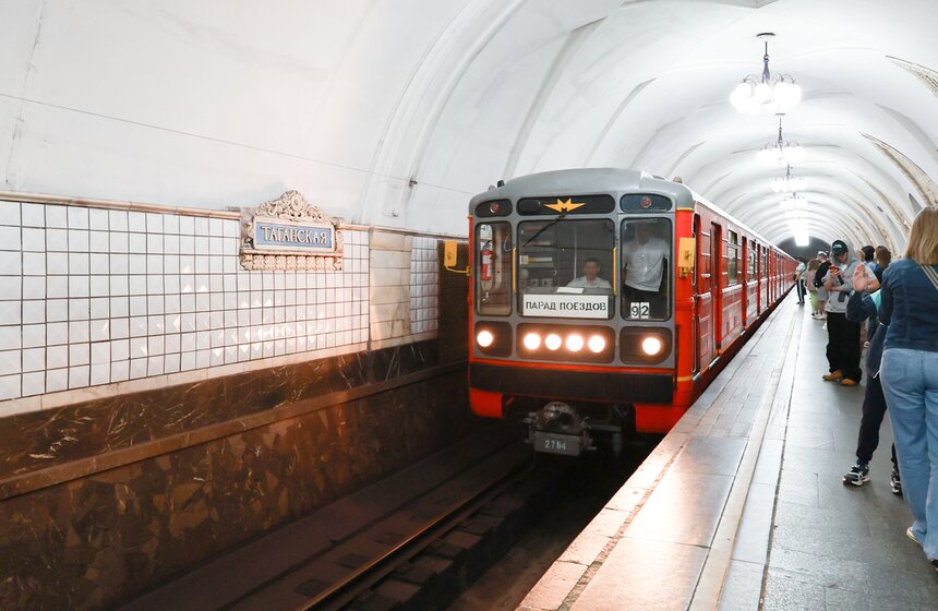 Московское метро отметило 91-й день рождения парадом поездов и выставкой вагонов 15 фото