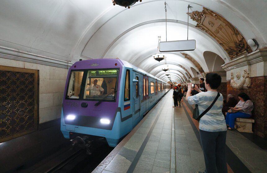 Московское метро отметило 91-й день рождения парадом поездов и выставкой вагонов 9 фото