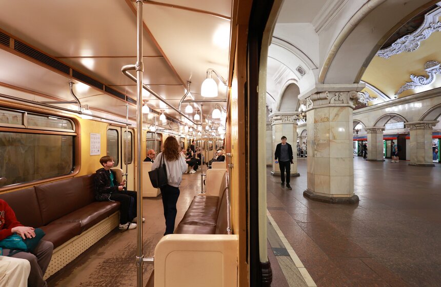 Московское метро отметило 91-й день рождения парадом поездов и выставкой вагонов 29 фото