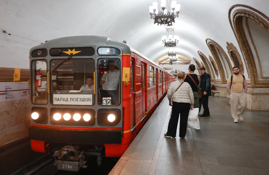 Московское метро отметило 91-й день рождения парадом поездов и выставкой вагонов 31 фото