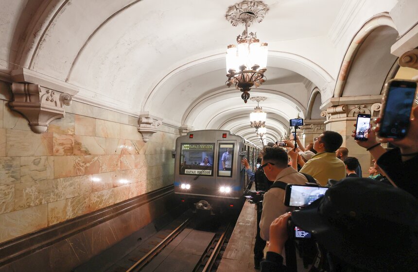 Московское метро отметило 91-й день рождения парадом поездов и выставкой вагонов 7 фото