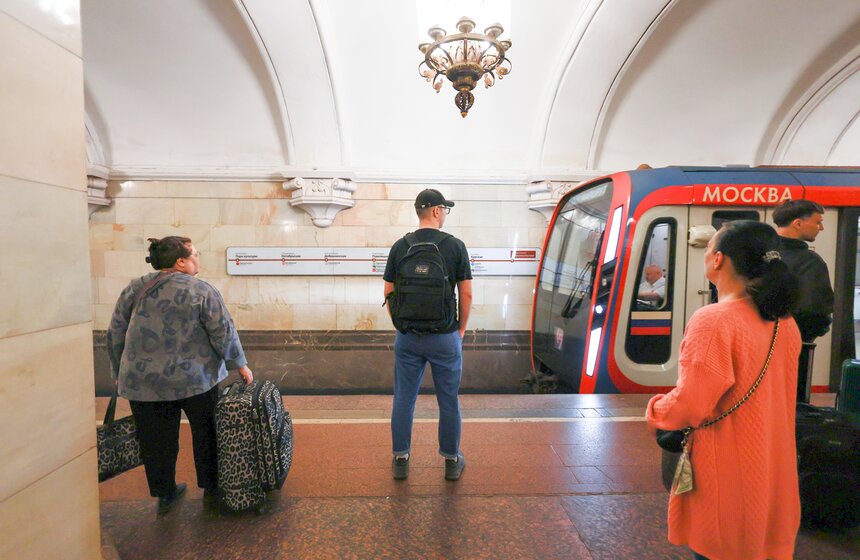Московское метро отметило 91-й день рождения парадом поездов и выставкой вагонов 10 фото