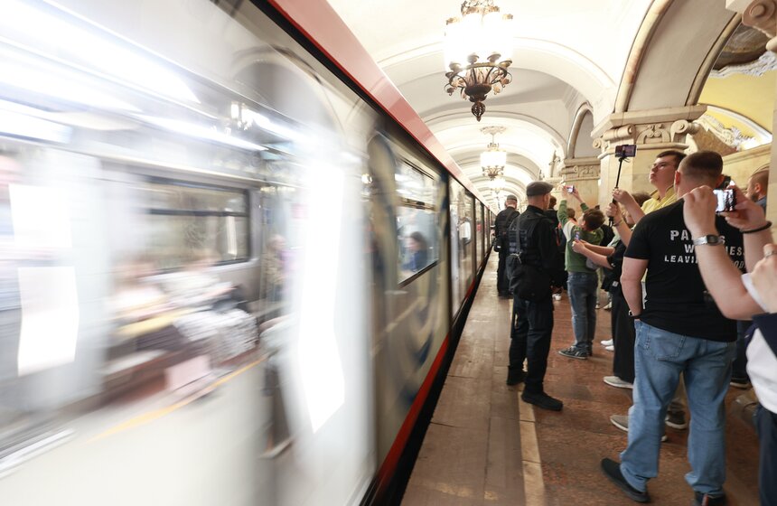 Московское метро отметило 91-й день рождения парадом поездов и выставкой вагонов 8 фото