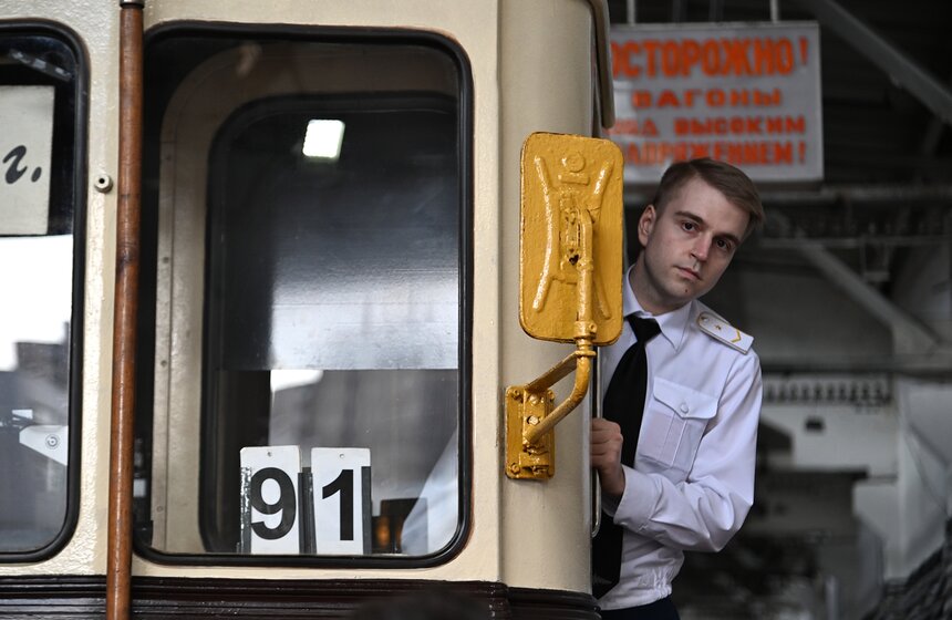 Экскурсия в электродепо "Северное" прошла в день рождения столичного метро 20 фото