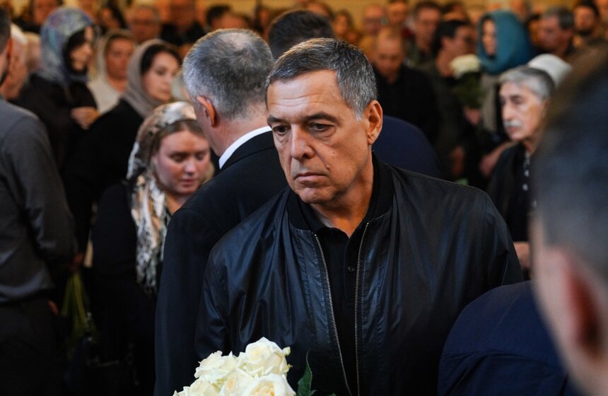 В Москве состоялась церемония прощания с телеведущим Владимиром Молчановым 34 фото