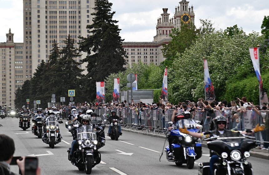 На Воробьевых горах прошел 14-й Московский мотофестиваль 33 фото