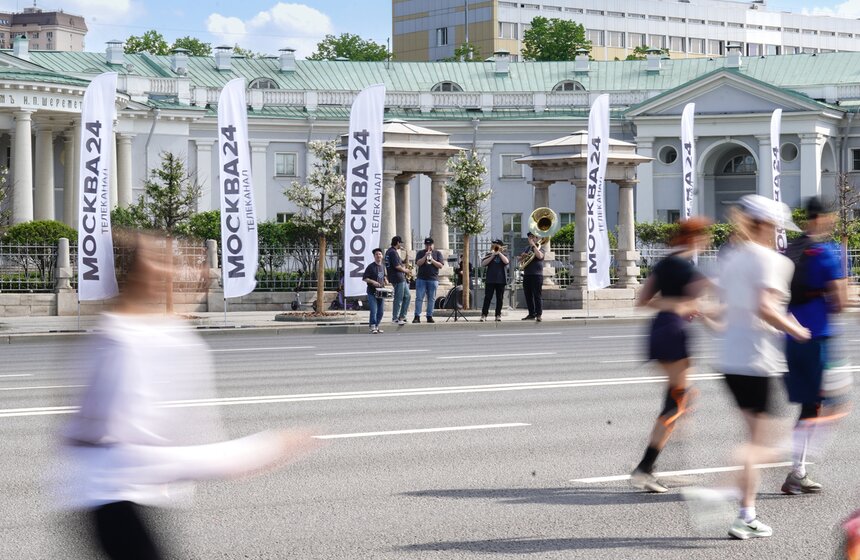 Более 12 тысяч человек вышли на старт 90‑й Эстафеты по Садовому кольцу 27 фото
