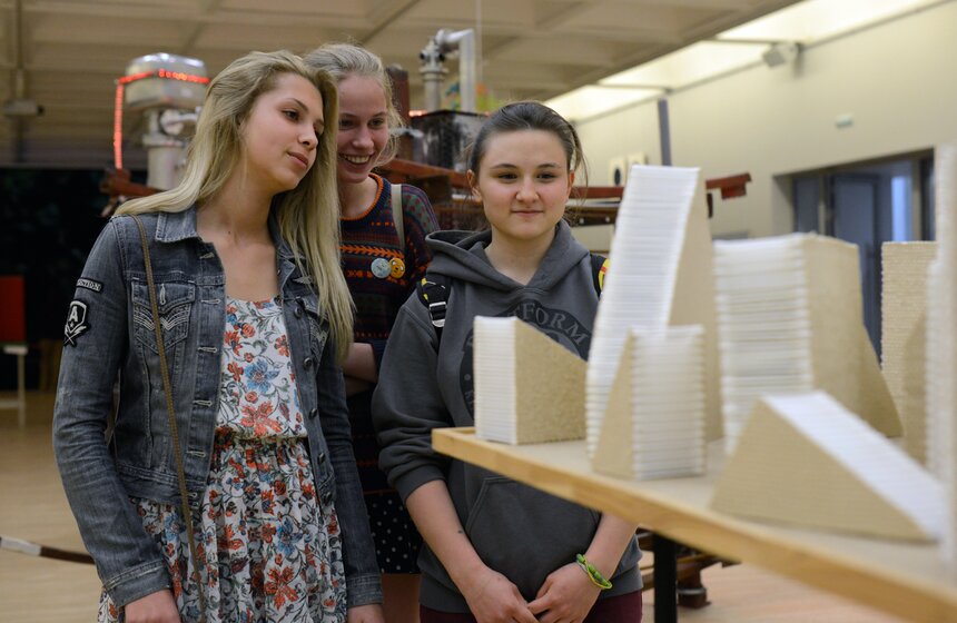 В ЦДА открылась выставка "Космос Малевича" 3 фото