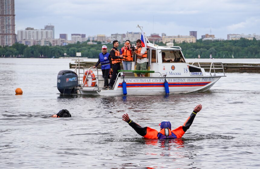 Московские спасатели обеспечат безопасность на водных объектах в летнем купальном сезоне 20 фото
