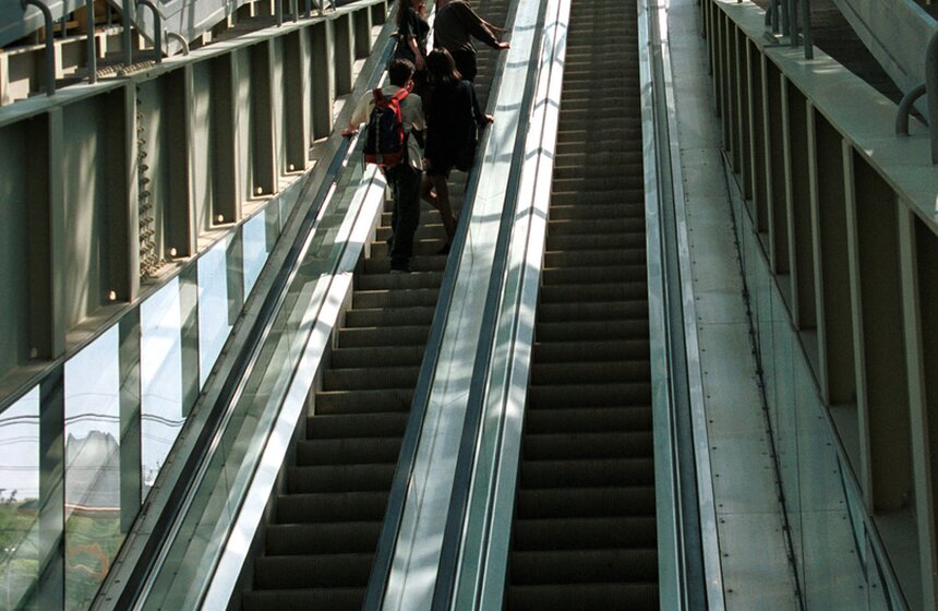 Эскалаторы Андреевского моста в Москве, 2000 год