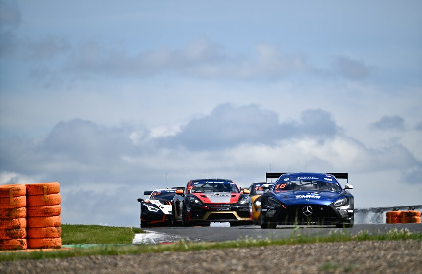 На трассе Moscow Raceway состоялась 12-часовая гонка 16 фото