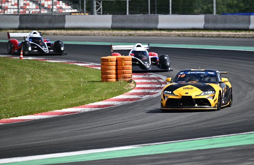 На трассе Moscow Raceway состоялась 12-часовая гонка 11 фото