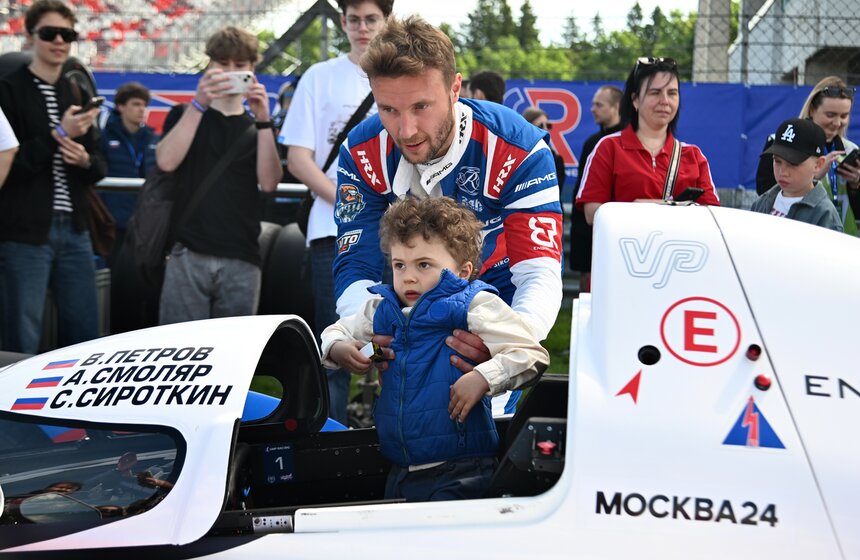 На трассе Moscow Raceway состоялась 12-часовая гонка 4 фото