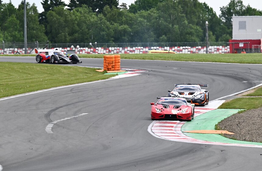 На трассе Moscow Raceway состоялась 12-часовая гонка 27 фото