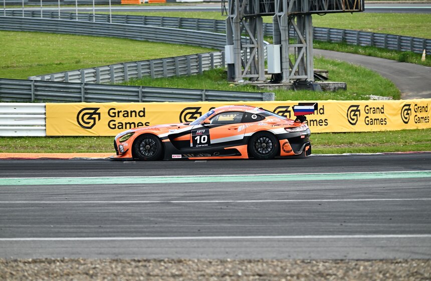 На трассе Moscow Raceway состоялась 12-часовая гонка 15 фото
