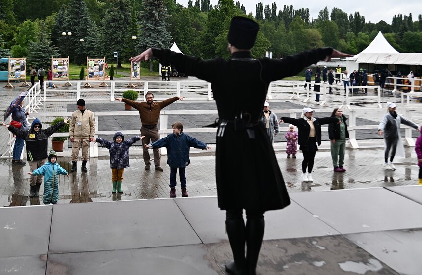В Москве открылся фестиваль "Конное достояние" 7 фото