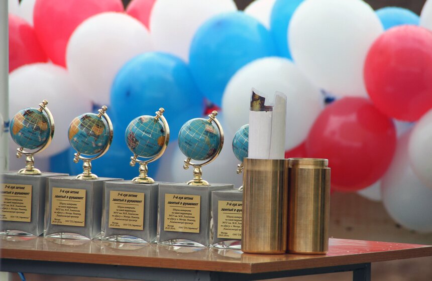 Сергей Собянин заложил капсулу памяти в фундамент будущей школы 7 фото