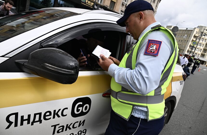 В Москве прошел рейд по проверке водителей такси 23 фото