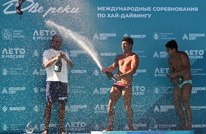 Уличный фестиваль "Две реки" прошел в парке "Музеон" 29 фото