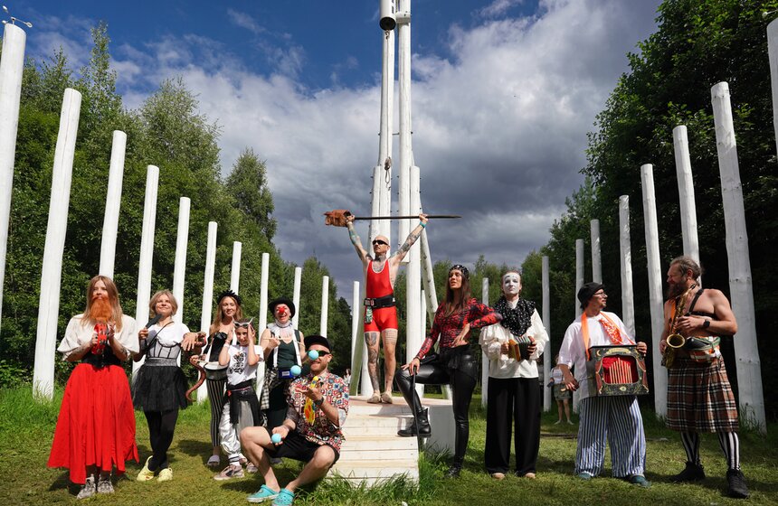 Фестиваль современного искусства "Архстояние" прошел в арт-парке "Никола-Ленивец" 33 фото