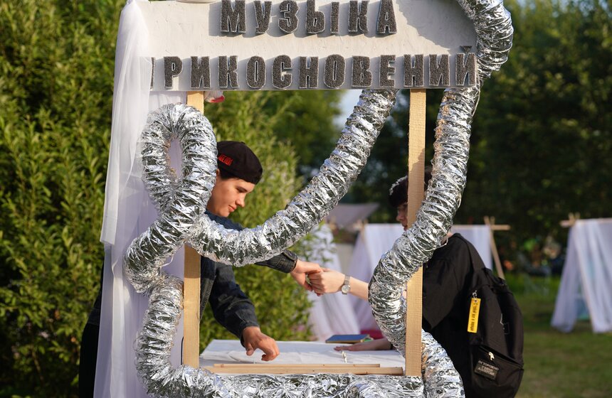 Фестиваль современного искусства "Архстояние" прошел в арт-парке "Никола-Ленивец" 19 фото