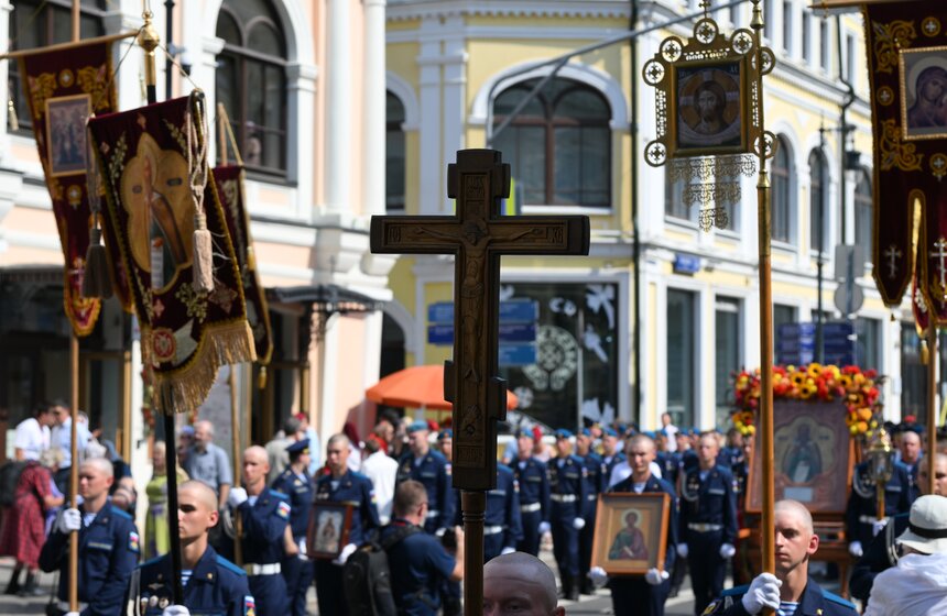 В День ВДВ в Москве прошел крестный ход и показательные выступления 20 фото