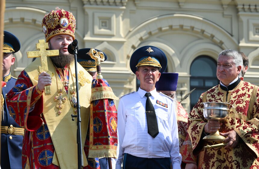 В День ВДВ в Москве прошел крестный ход и показательные выступления 35 фото