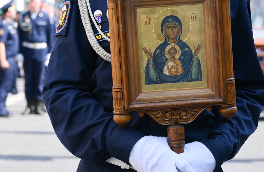 В День ВДВ в Москве прошел крестный ход и показательные выступления 19 фото