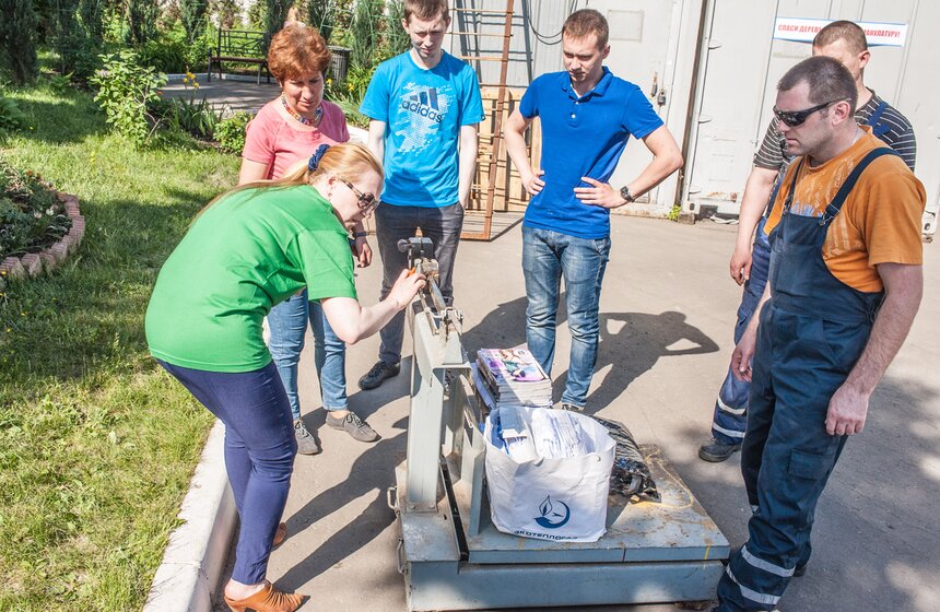Сотрудники "Мосгаза" приняли участие в акции по сбору макулатуры 10 фото