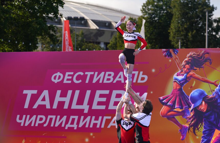 Фестиваль танцевальных видов спорта и чирлидинга прошел в "Лужниках" 14 фото